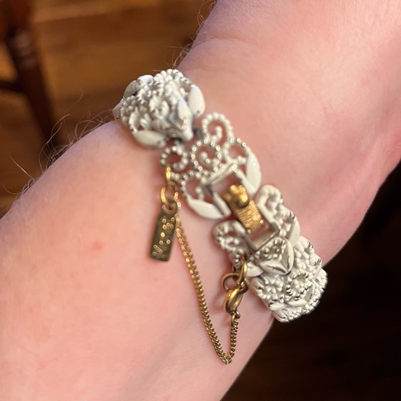 Vintage Monet White and Gold Bracelet - Picture 2 of 3